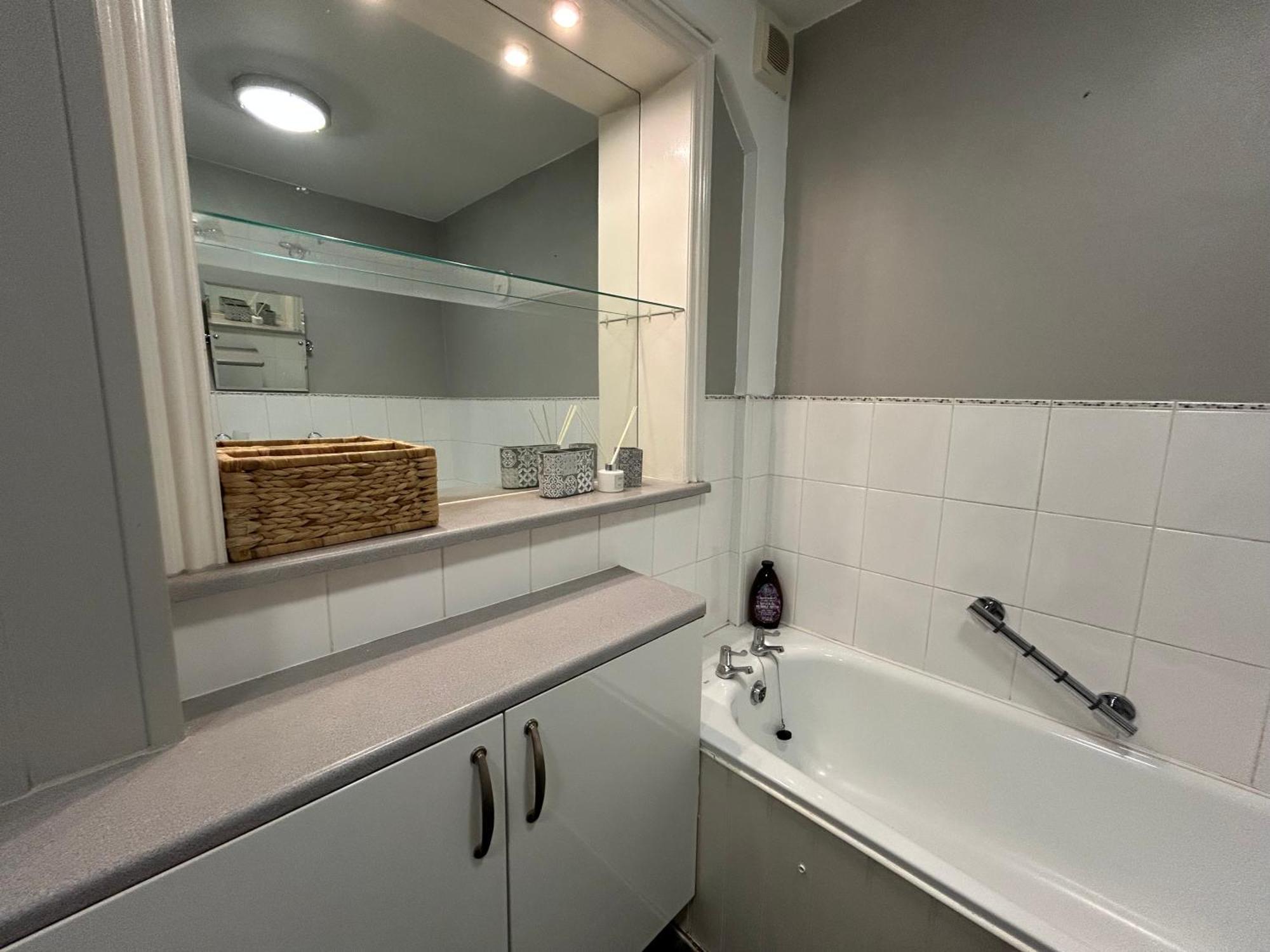 Spacious 3 Bed Near Greenwich Fast Wifi & Free Parking