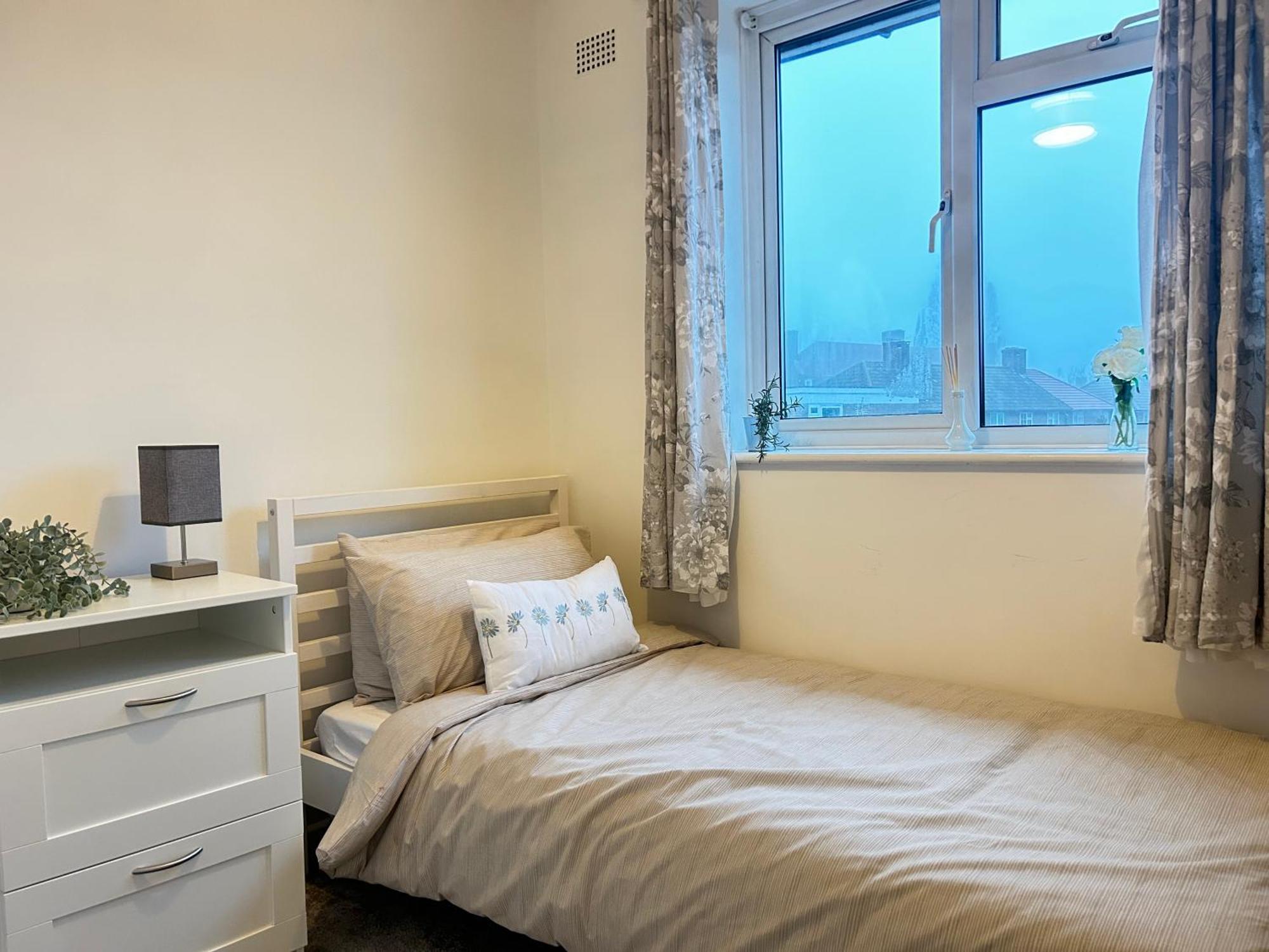 Spacious 3 Bed Near Greenwich Fast Wifi & Free Parking * Londra