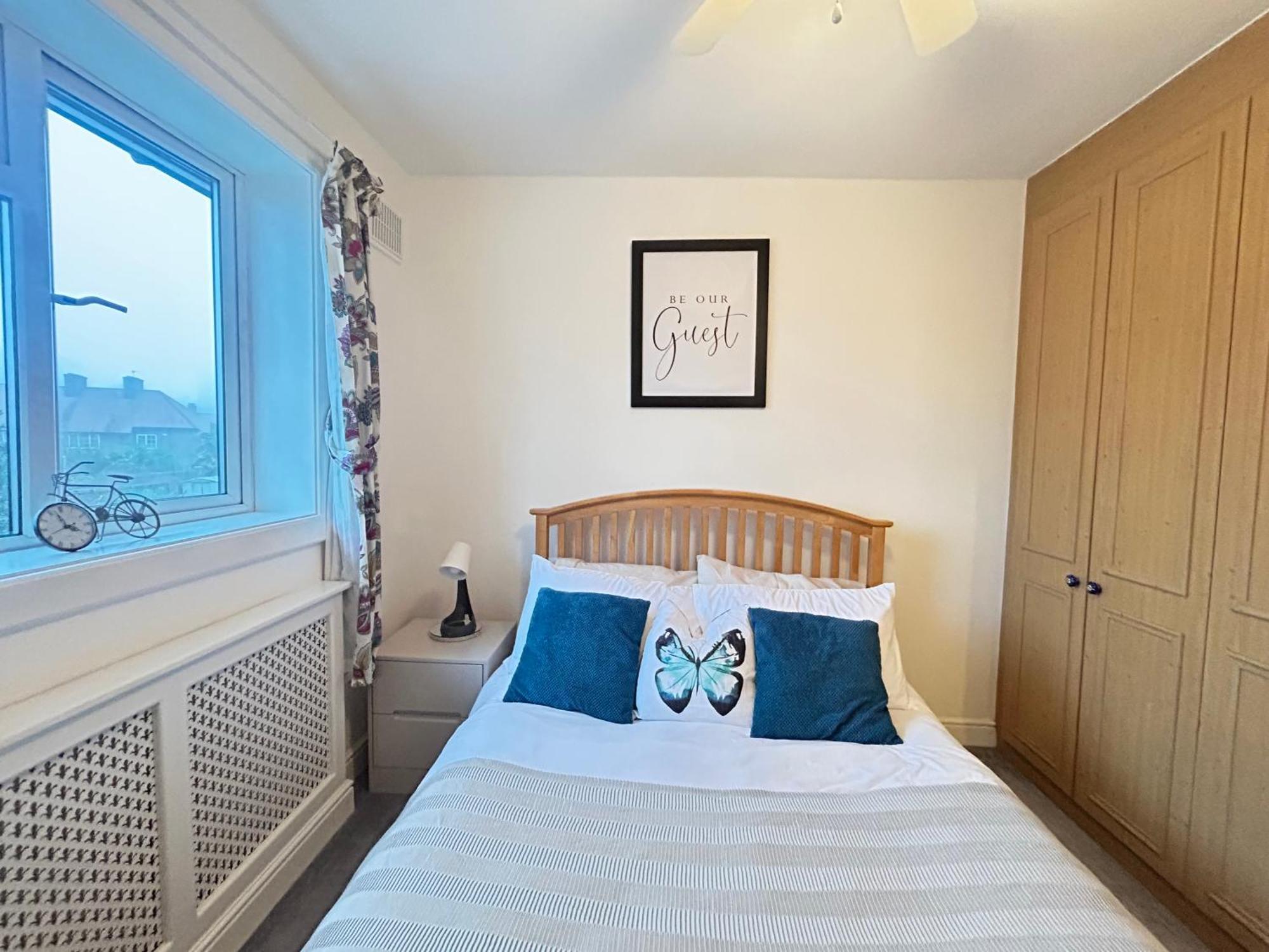Spacious 3 Bed Near Greenwich Fast Wifi & Free Parking * Londra